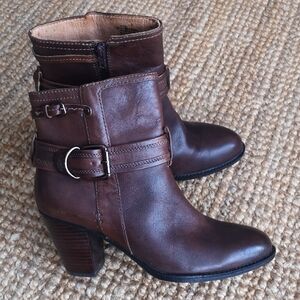 Sofft leather ankle boots